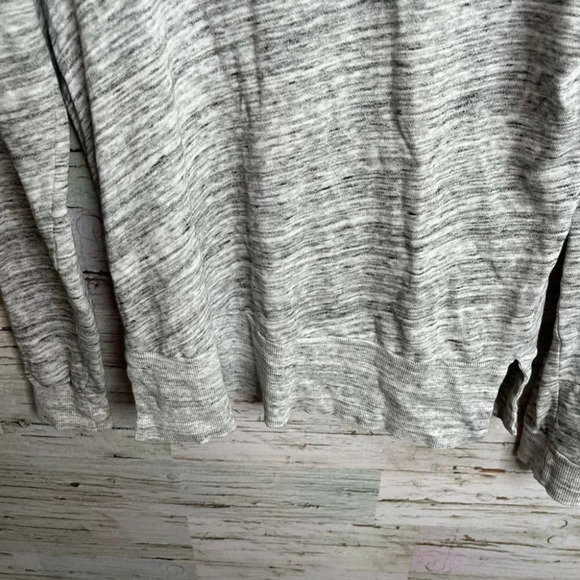 Splendid long  sleeve gray sweater size xs - Picture 5 of 9